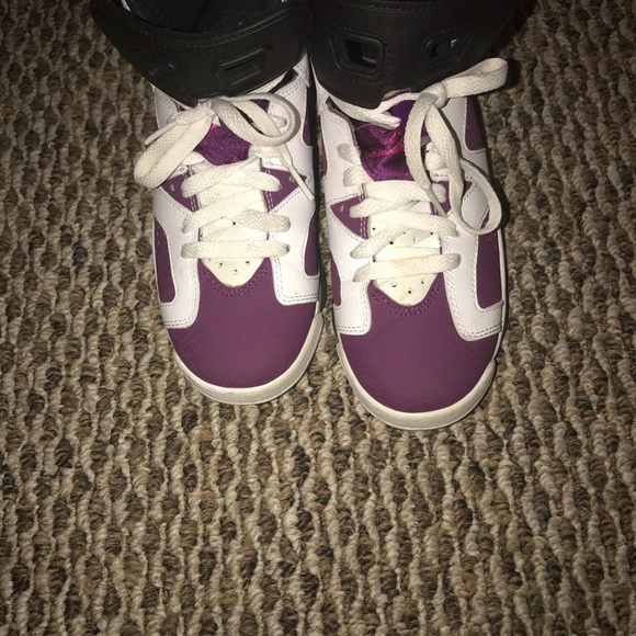 Jordans Sneakers - Picture 1 of 3